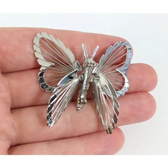 Monet signed Silver Toned Butterfly Shaped Brooch Pin - Vintage - Picture 4 of 7